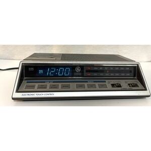 Vintage GE General Electric FM/AM Dual Alarm Digital Clock Radio 7-4663A Working